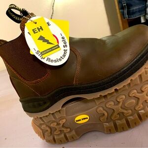 NWT Brown leather soft toe Chelsea boots, men’s size 8, women’s size 10